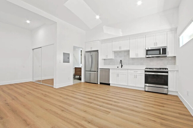 Foto del edificio - 1706 Grismer Ave