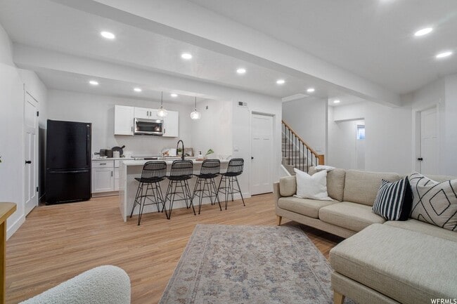 Building Photo - 5590 S Edgewood Cir