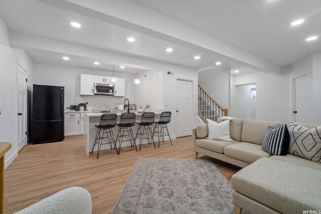 Photo - 5590 S Edgewood Cir (Salt Lake City, UT) Apartment