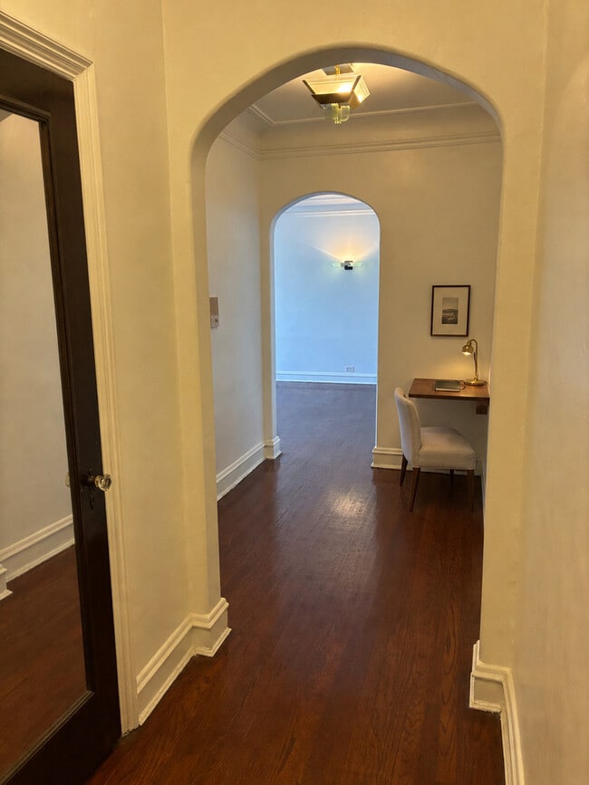 Foto del edificio - 7348 N Ridge Blvd