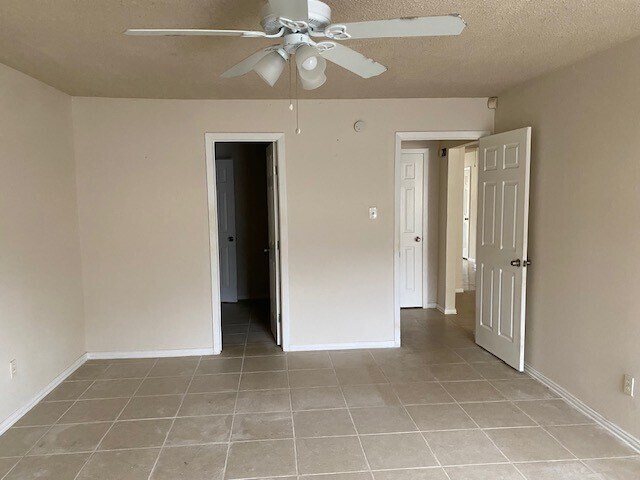 Building Photo - 2142 Greenbriar Colony Dr