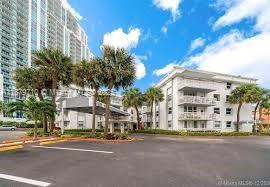 Building Photo - 1913 S Ocean Dr