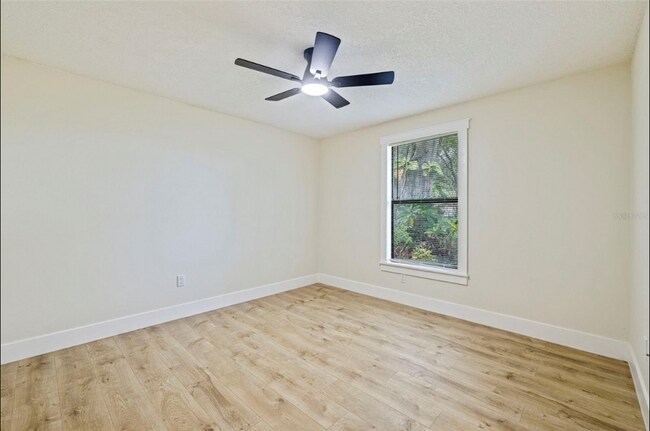Foto del edificio - 1670 Castlewood Ln