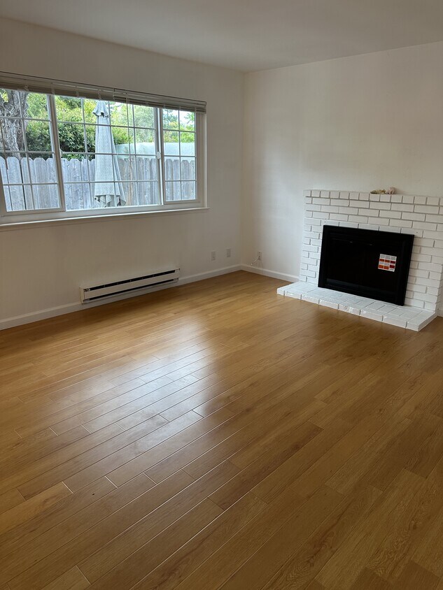 Primary Photo - 1570 Albatross Dr