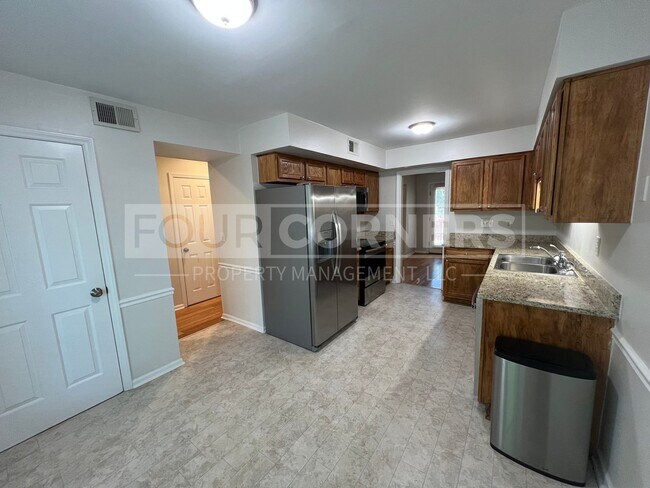 Foto del edificio - Beautful 2 Bedroom 2.5 Bath Townhouse