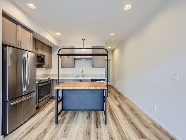 Building Photo - Modern 3bed/2bath Townhome in Rainer Valley Neighborhood!