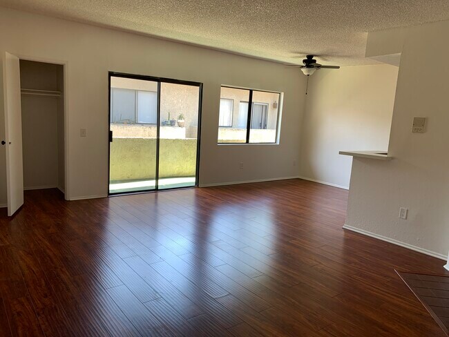 Living Room - 6222 Woodman Ave
