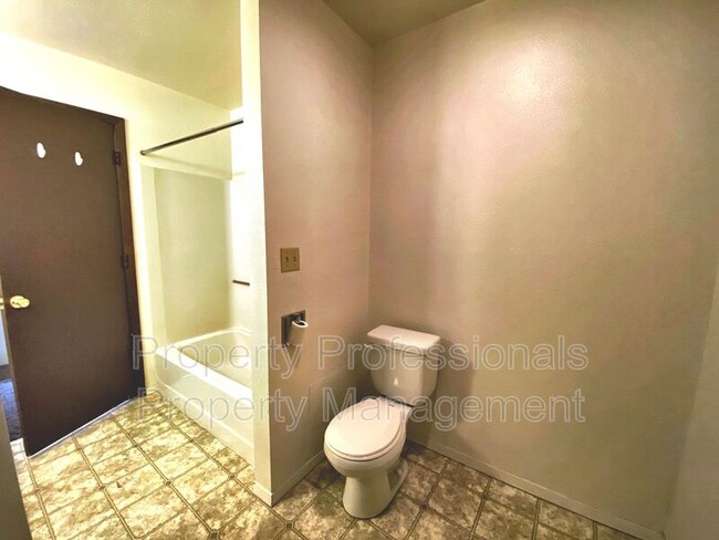 Foto del edificio - 1336 E 7th St