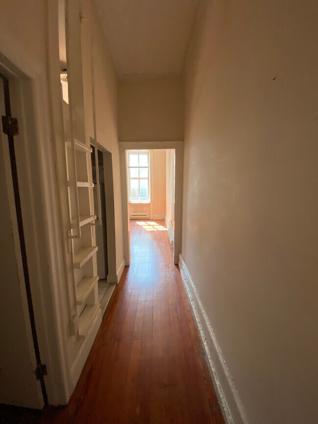 Building Photo - 421 S 15th St