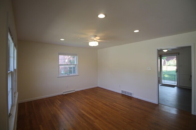 Foto del edificio - 2906 Brigadoon Pkwy