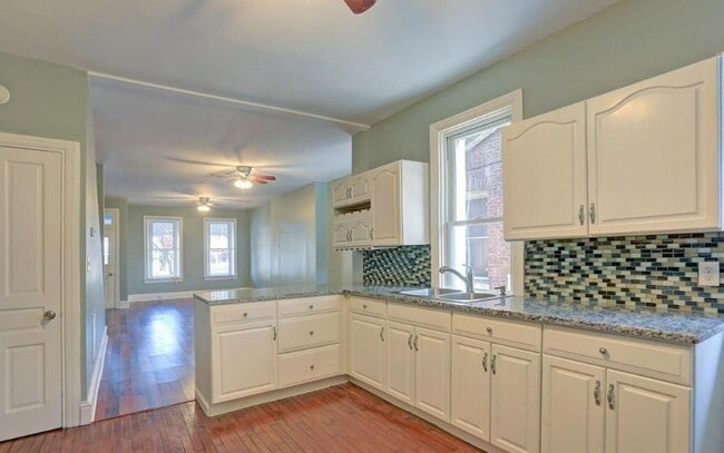 Building Photo - Spacious 4 Bedroom, 1 Bath Home in York, Pa!