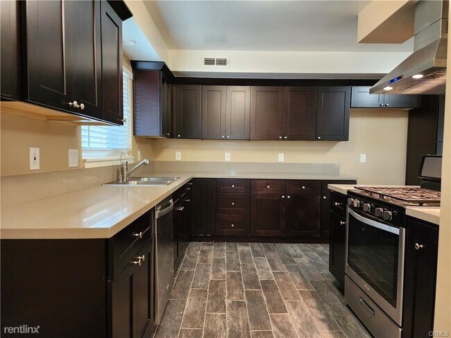 Building Photo - 3 br, 3 bath House - 775 E Bickley Dr