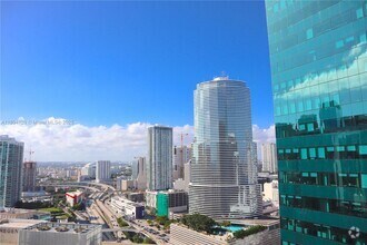 Building Photo - 200 Biscayne Blvd Way