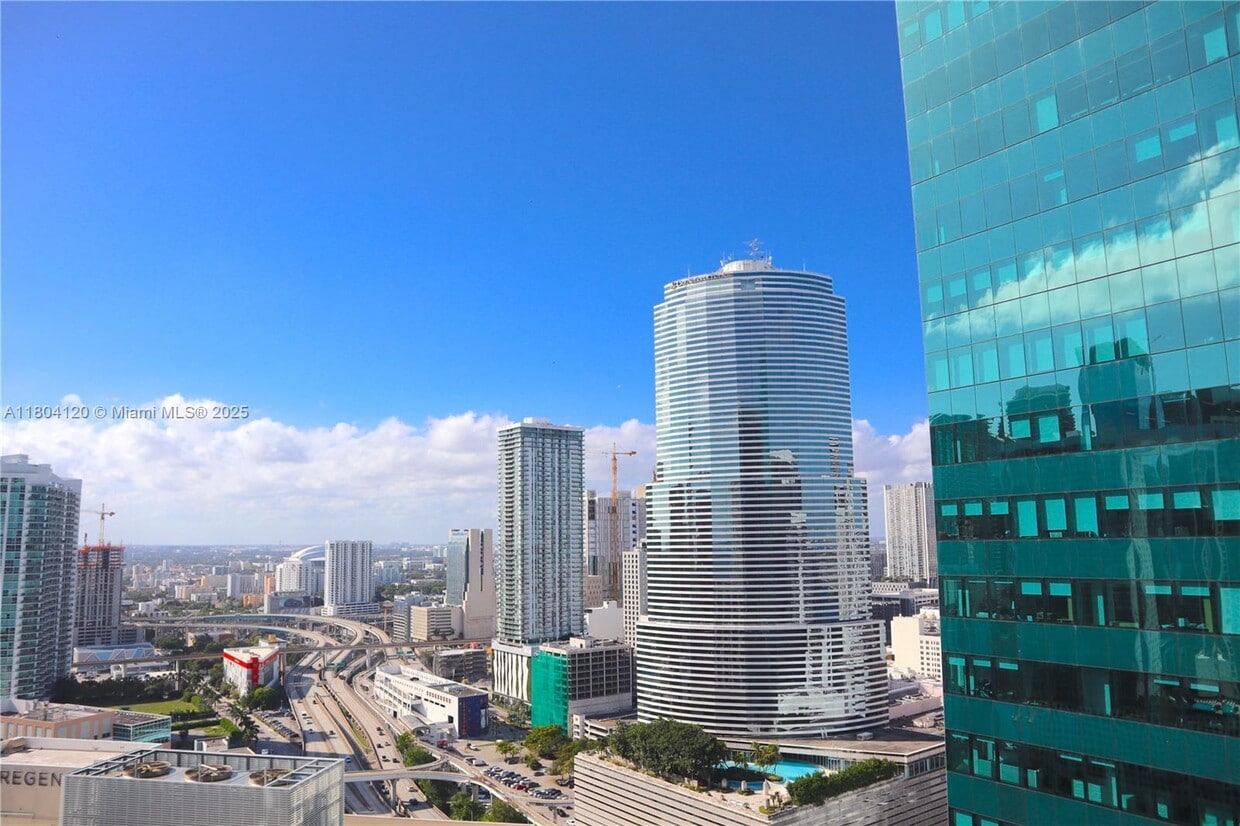 Primary Photo - 200 Biscayne Blvd Way