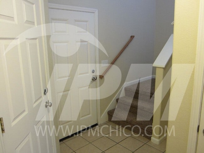 Building Photo - 583 Morgan Dr