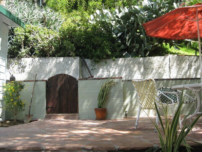 Amplio patio privado: más de 500 pies cuadrados - 8467 Kirkwood Dr