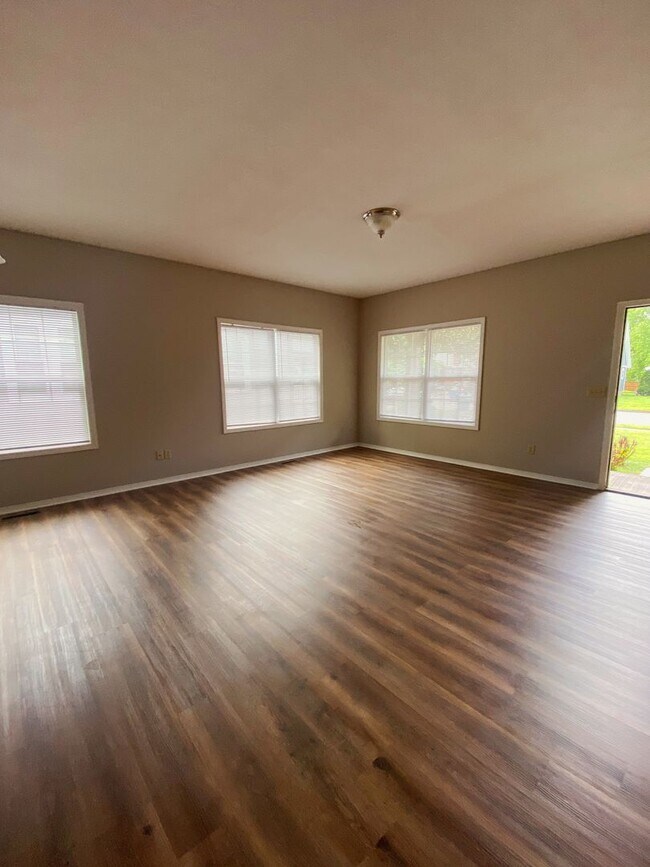 Foto del edificio - NEW 3bed 3bath house with a 2 car garage