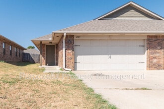 Building Photo - 4329 Edinburg Way
