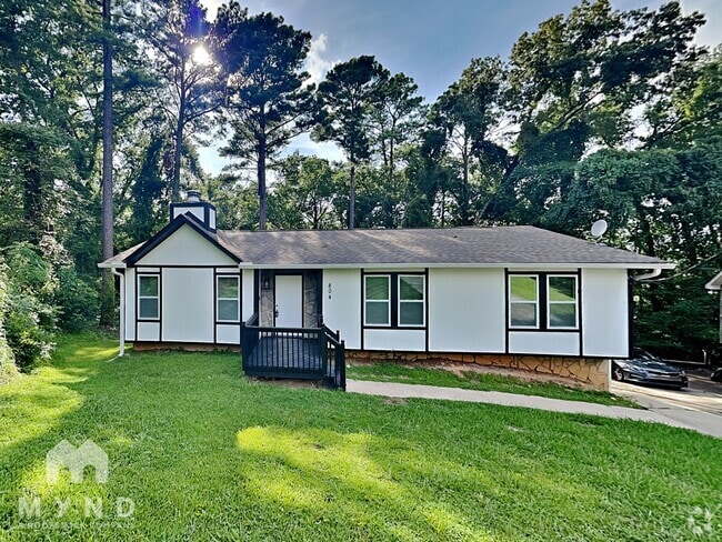 Building Photo - 804 Pine Forest Cir