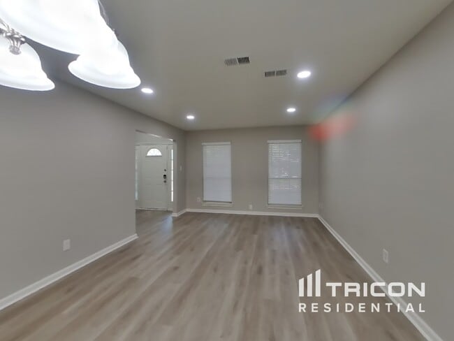 Building Photo - 419 Windhurst Dr