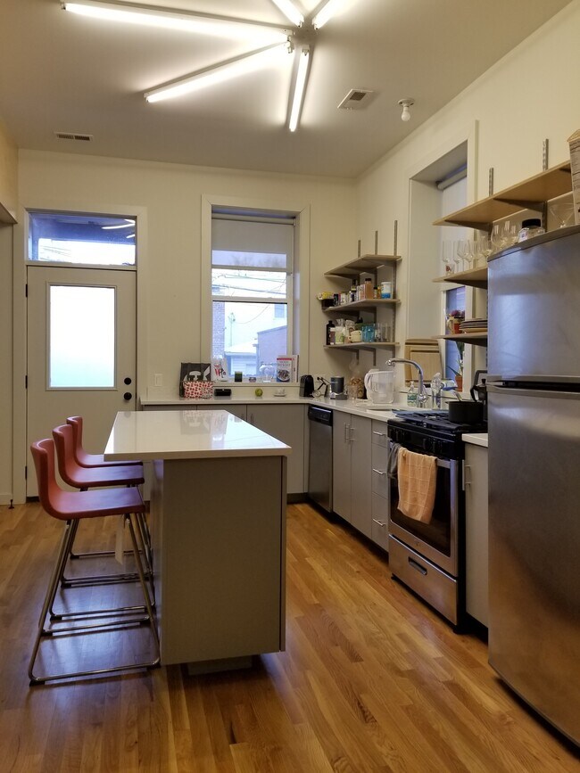 Foto del edificio - 1135 N Damen Ave