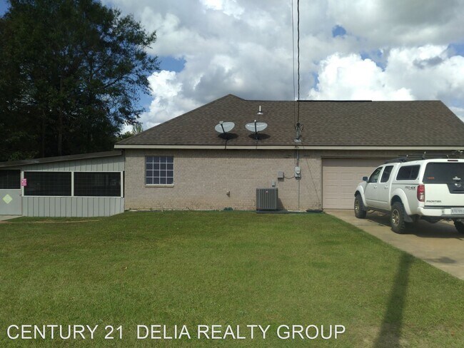 Building Photo - 3 br, 2 bath House - 300 Veterans Lane