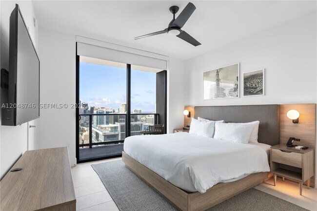 Foto del edificio - 601 NE 1st Ave