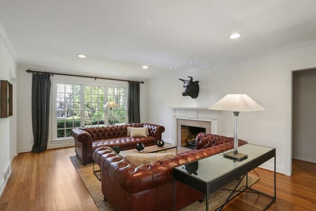 Foto del edificio - 17 Blackland Rd NW