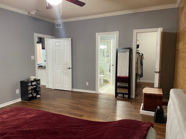 Master bedroom - 2700 Revere St