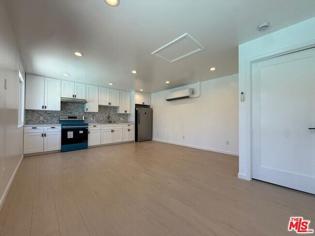 Foto del edificio - 9004 Gothic Ave