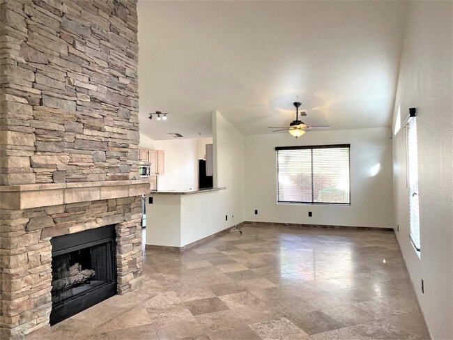 Building Photo - 10358 E Davenport Dr