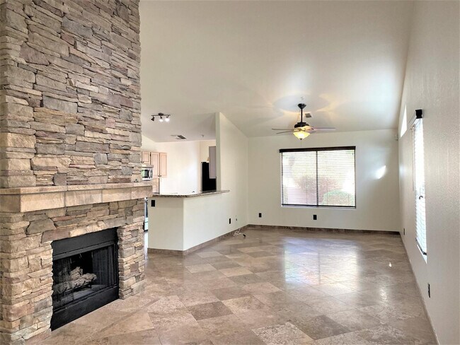 Foto del edificio - 10358 E Davenport Dr