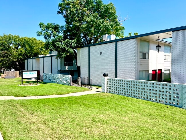 Building Photo - San Benito