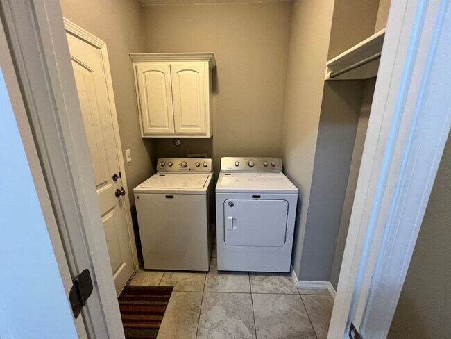 Foto del edificio - Charming Newer 3 bed 2 bath in Keifer