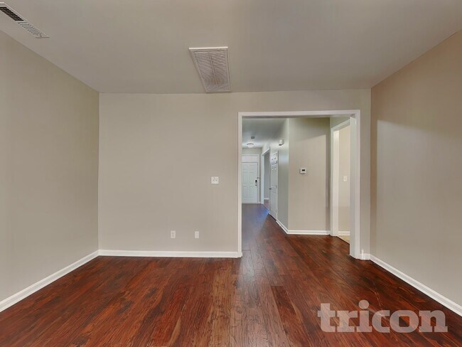 Building Photo - 4053 Laurel Glen Dr