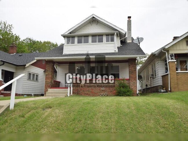 Foto del edificio - 1026 W 35th St