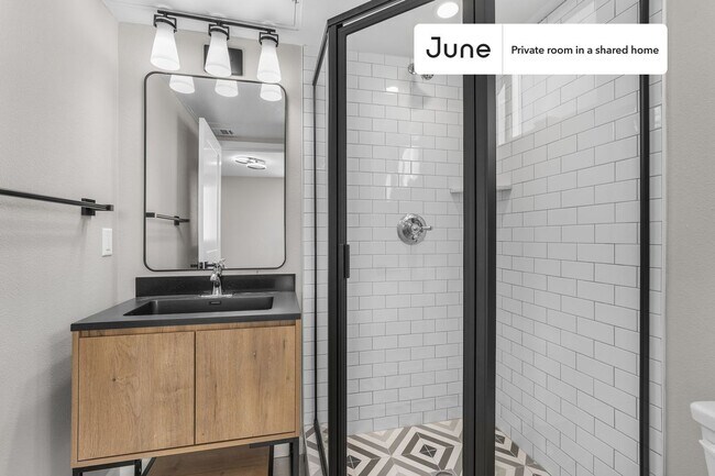 Foto del edificio - Room in Shared 5 bed/5 bath home in Boyle Heights