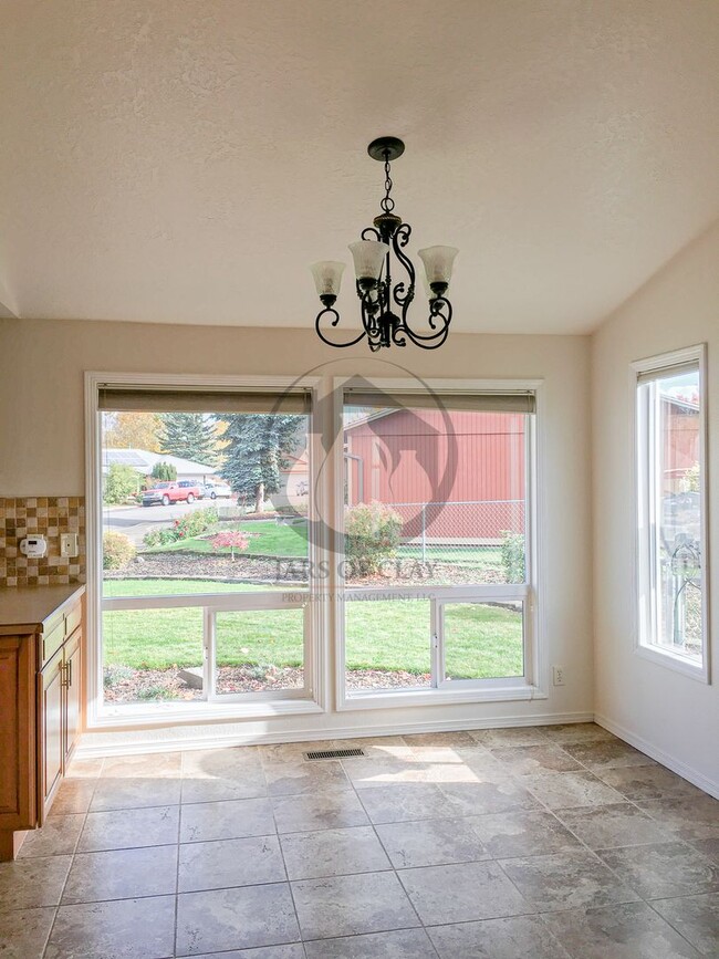 Building Photo - Beautiful Single Level Home in Keizer-