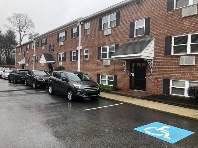 Building Photo - 1 Radnor Dr