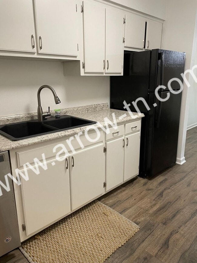 Building Photo - Awesome 2 Bedroom Condo Near the River!