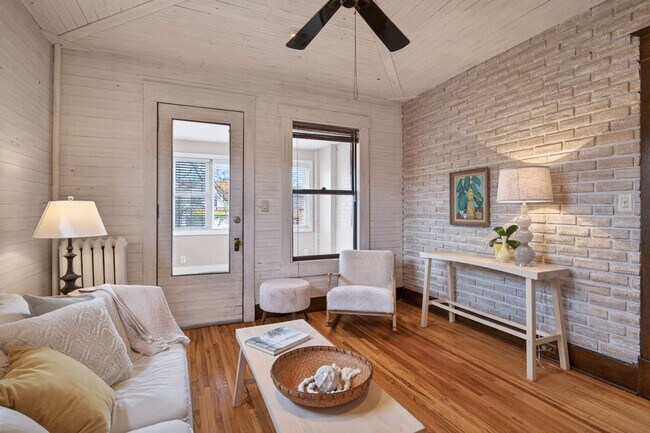 Foto del edificio - 722 Grand Ave