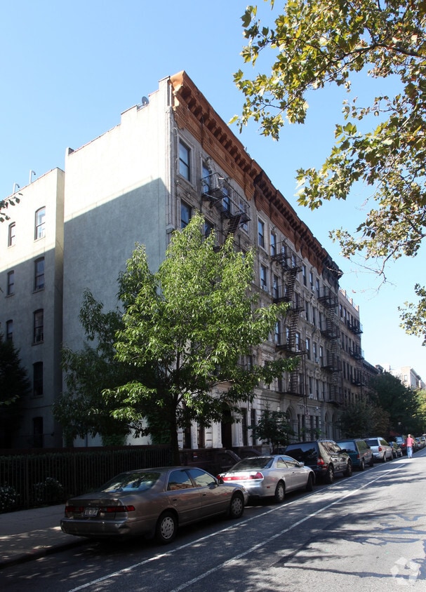 Building Photo - 10 W 119th St