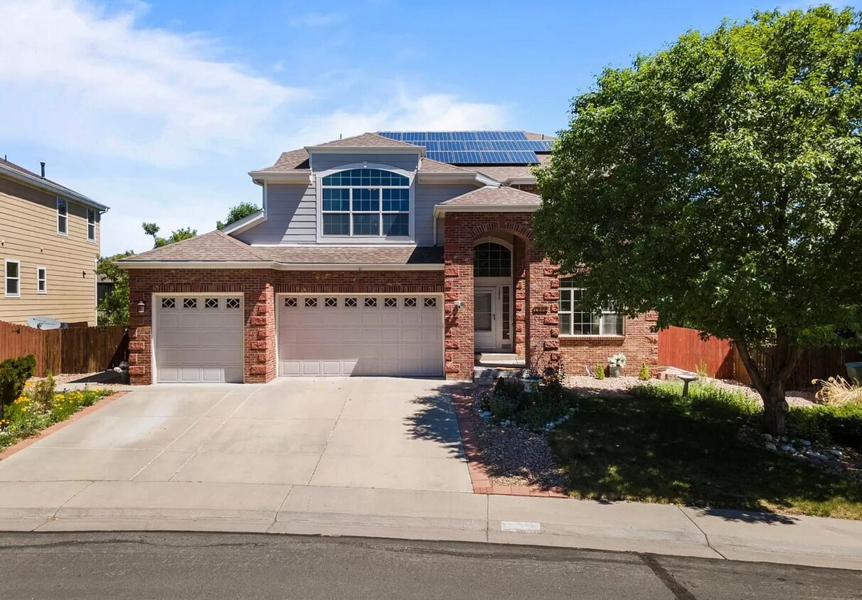 Foto principal - Huge room in a large shared home, private ...