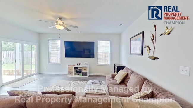 Foto del edificio - Fabulous Townhome with Open Floorplan
