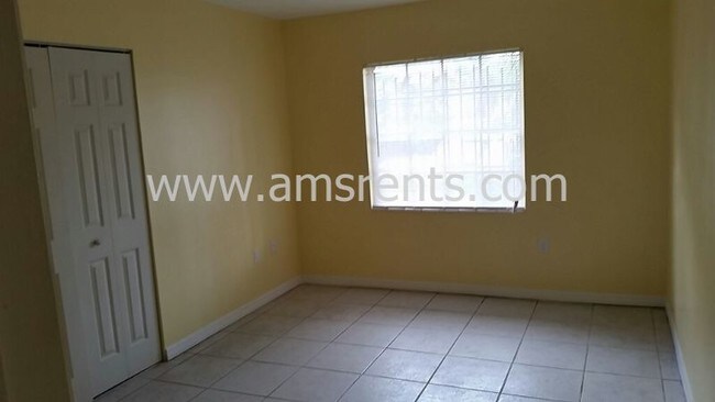 Foto del edificio - 1406 W Holden Ave