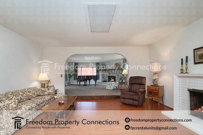 Building Photo - 3 br, 1 bath Duplex - 253 Orion Avenue  Ma...
