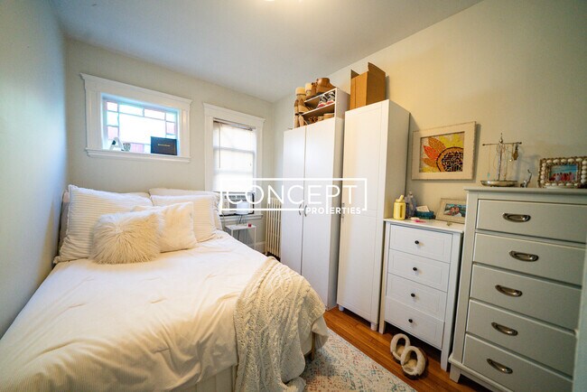 Building Photo - 202 Calumet St