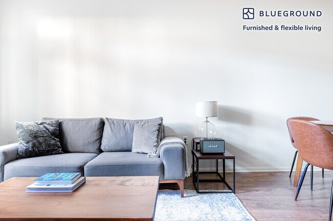 Foto del edificio - 8601 Lincoln Blvd