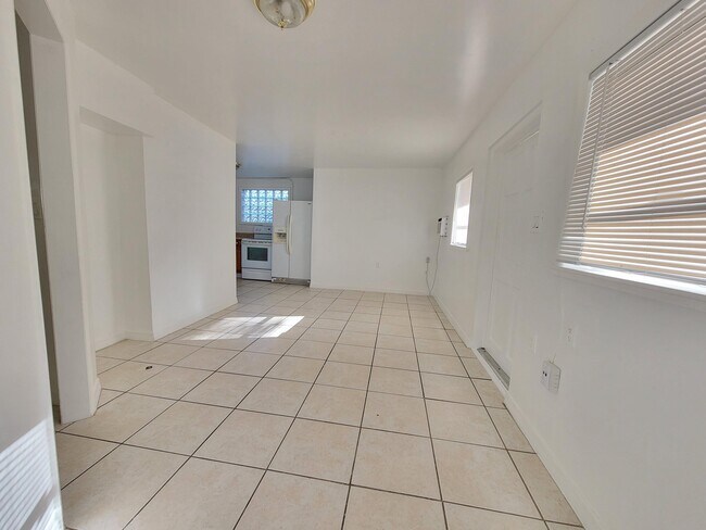 Building Photo - 4547 SE Binnacle Way