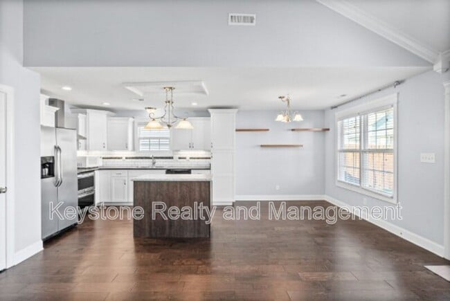 Building Photo - 3753 Windmill Dr